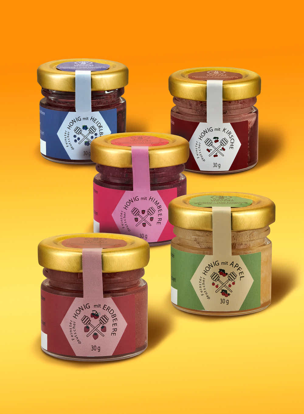 5 Gläschen je 30 Gramm in den Sorten Honig mit Apfel, Erdbeere, Heidelbeere, Himbeere und Kirsche machen das Honig-Set "Heimatiebe" aus