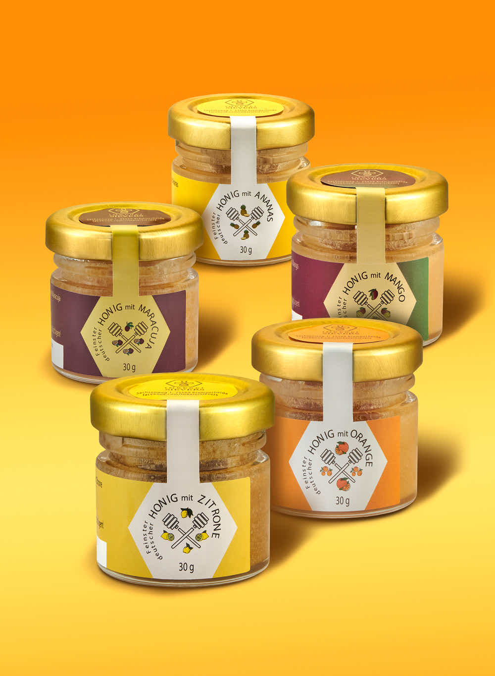 5 Gläschen je 30g in den Sorten Honig mit Ananas, Mango, Maracuja, Orange und Zitrone machen das Honig-Set "Tropenzauber" aus